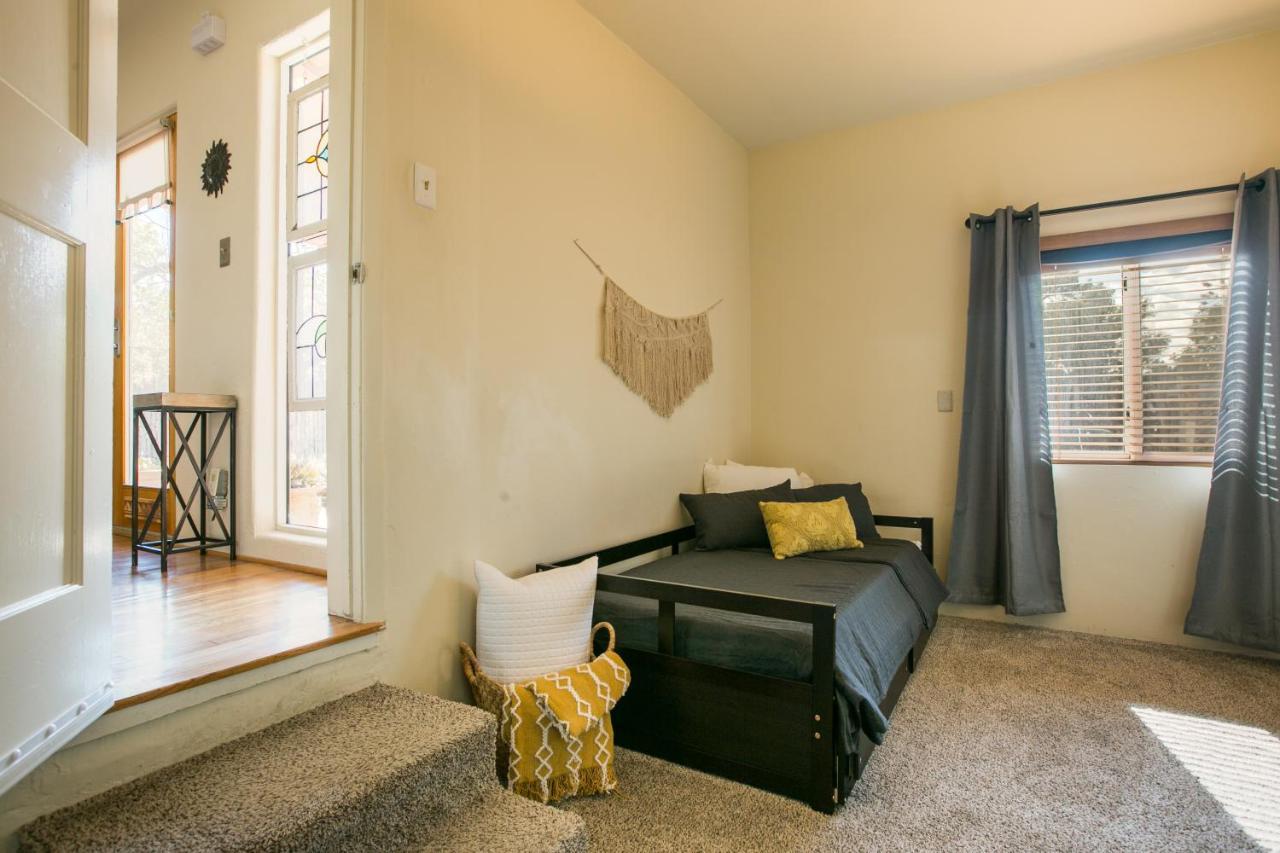 Nob Hill With Private Yard! Holiday home *